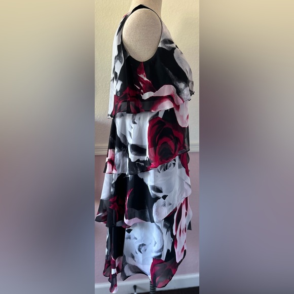 Floral dress 🌺🌺 - Picture 6 of 8